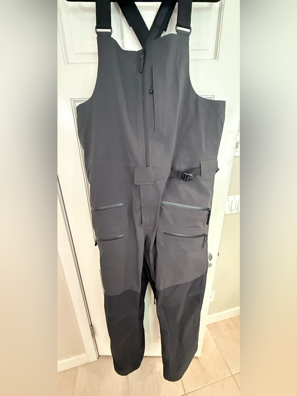 Stio Men's Dark Gray/Black Figment Ski/Snowboard Bibs XL